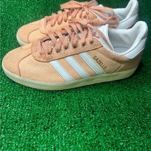 Adidas Gazelle White and Peach Sneakers Women’s size 6.5
